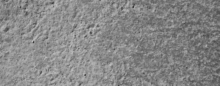 Plancher de béton vu de proche d'un sous-sol à Magog